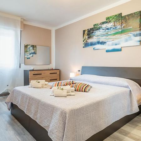 Domus Lucis Apartment Terrace & Private Parking มาริเนลลา ดิ ซาร์ซานา ภายนอก รูปภาพ